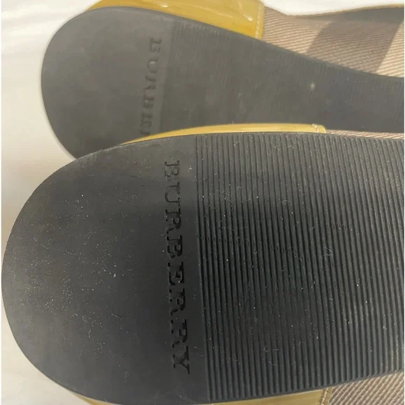 Burberry Nova Flats - Picture 7 of 9